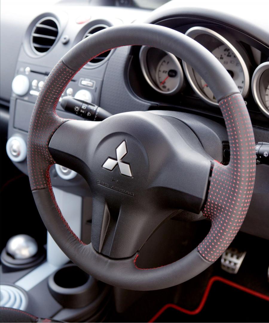  Mitsubishi Colt CZT 2005 года  (фото 8 из 31)